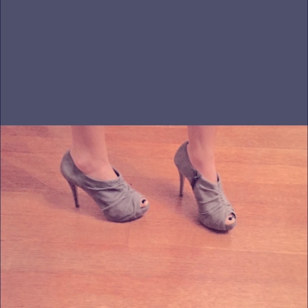 Suede Peep 👀 Toe Raunch Grey Bootie - Picture 4 of 11